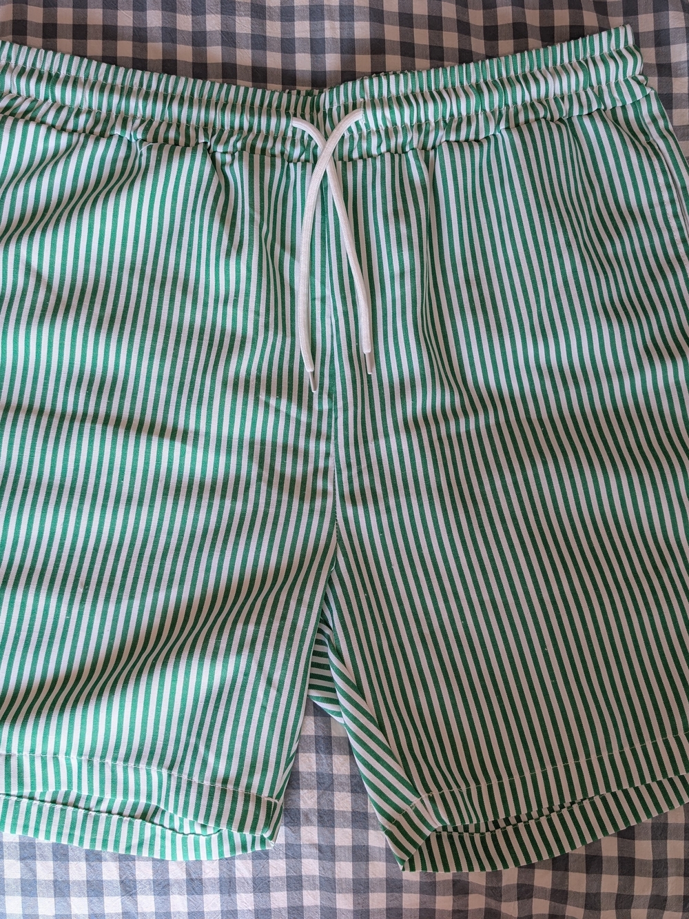 2/15$ 💓 Men's Green Striped Drawstring Shorts